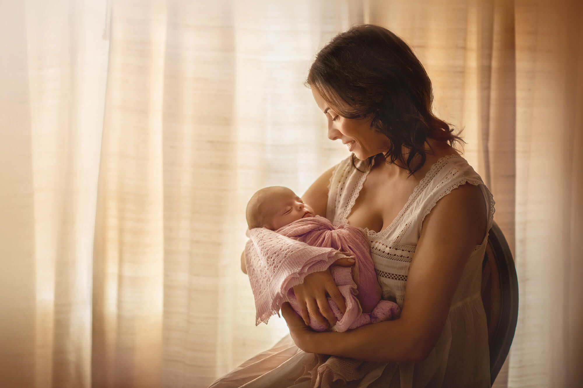 mother and newborn baby photography